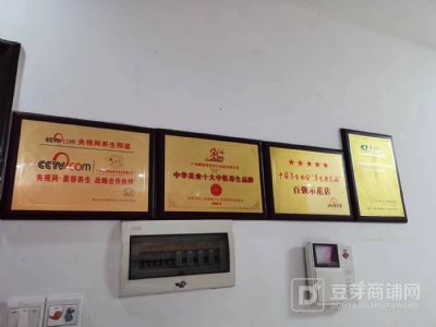 天心区铁道学院旁楼上店美容院转让