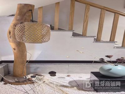 岳麓区梅溪湖300平方临街美容院空转