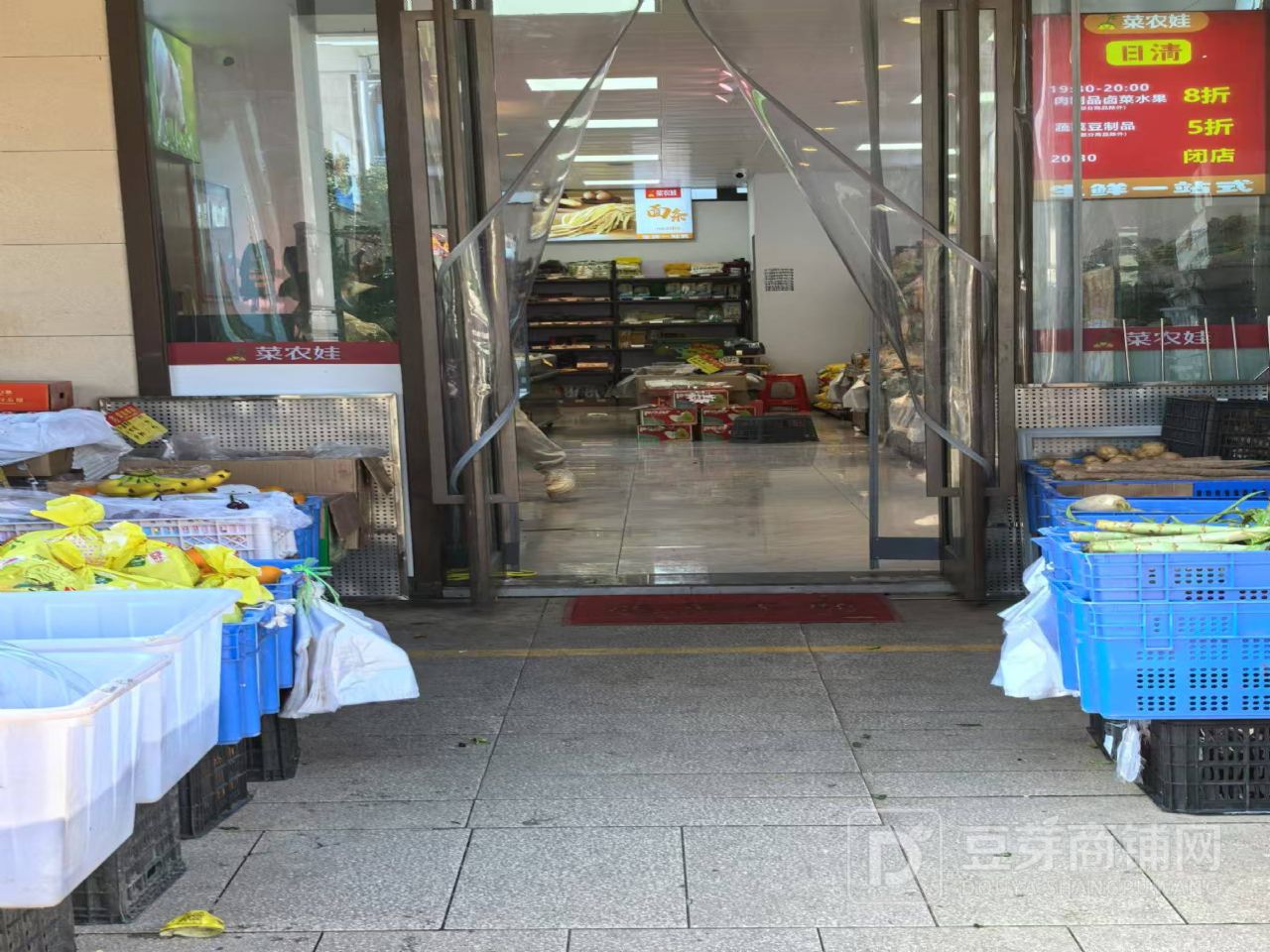 芙蓉区滨河路临街门面转让，适合做药店，水果，超市，零食店